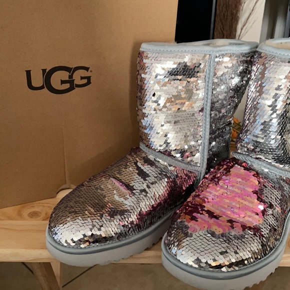 UGG - Picture 3 of 5